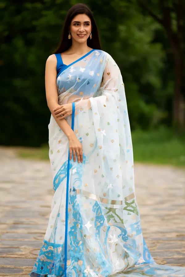 Blue_&_White_Handloom_Muslin_Bengal_Jamdani_Saree_For_Women