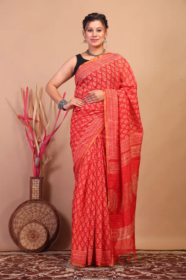 Red_Cotton_Silk_Floral_Bhagalpuri_Saree_With_Unstitched_Blouse