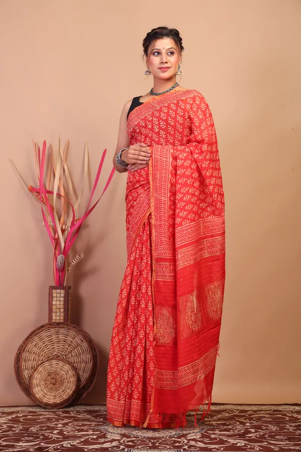 Red_Cotton_Silk_Floral_Bhagalpuri_Saree_With_Unstitched_Blouse