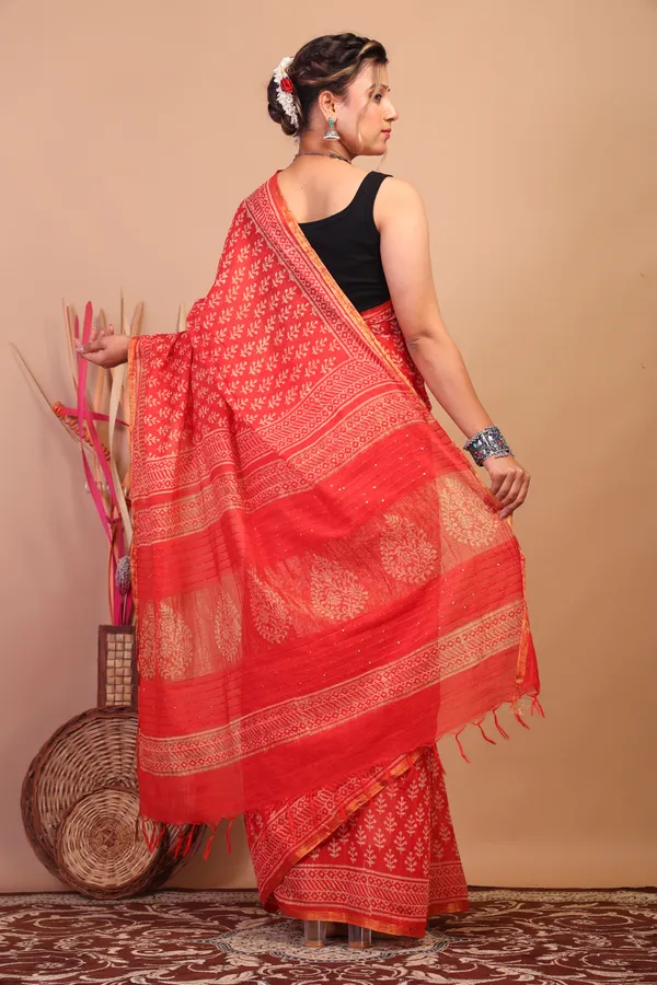 Red_Cotton_Silk_Floral_Bhagalpuri_Saree_With_Unstitched_Blouse