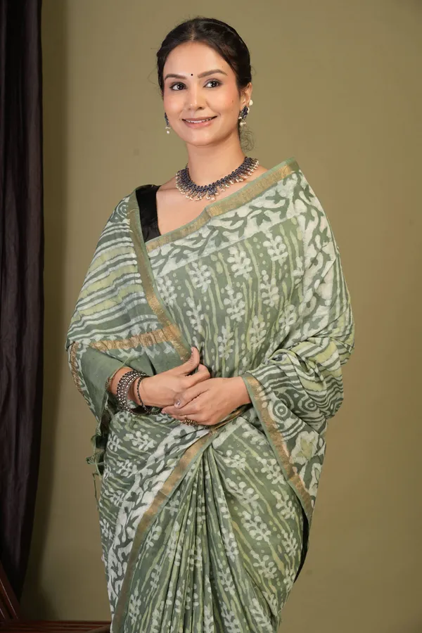 Sage_Green_Cotton_Silk_Dabu_Print_(Hand_Block)_Bhagalpuri_Saree_With_Unstitched_Blouse