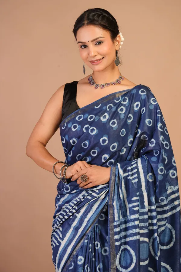 Navy_Blue_Cotton_Silk_Dabu_Print_(Hand_Block)_Bhagalpuri_Saree_With_Unstitched_Blouse