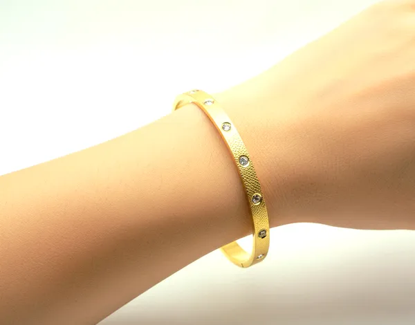 Golden_Alloy_Goongoon_Bracelet_For_Women