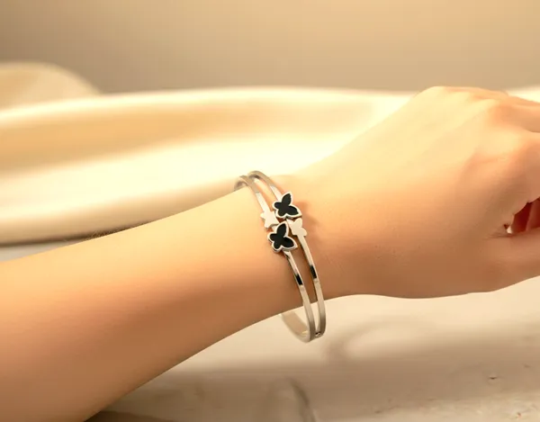 Silver_Alloy_Ruby_Bracelet_For_Women