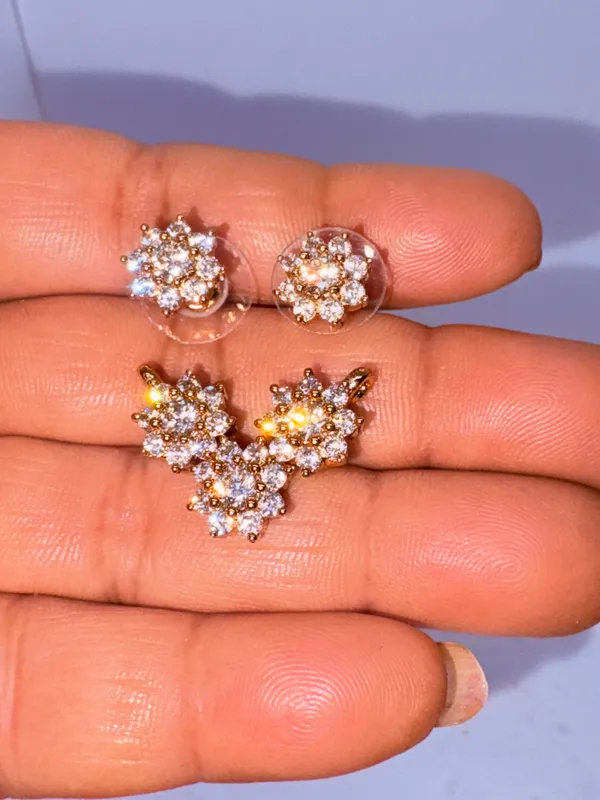 ALPIFY_–_Snowflake_Shine_Pendant_Set