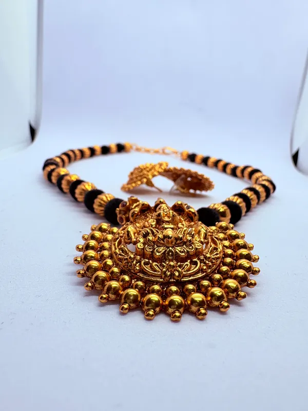 ALPIFY_–_Divine_Lakshmi_Black_Gold_Necklace