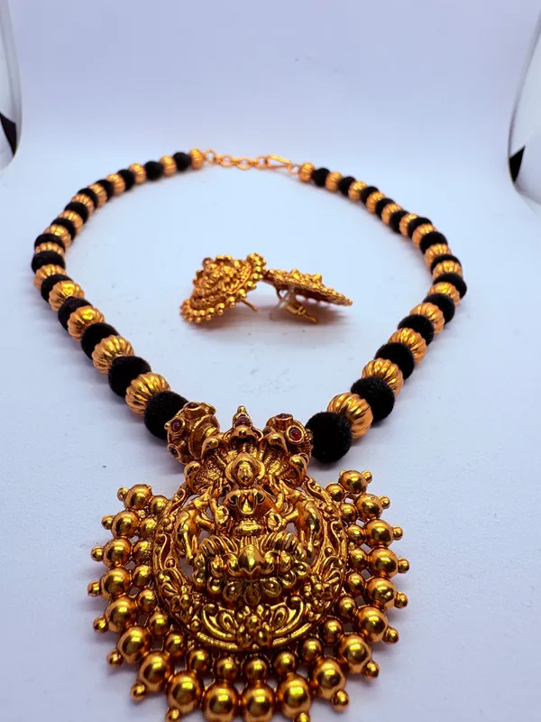 ALPIFY_–_Divine_Lakshmi_Black_Gold_Necklace