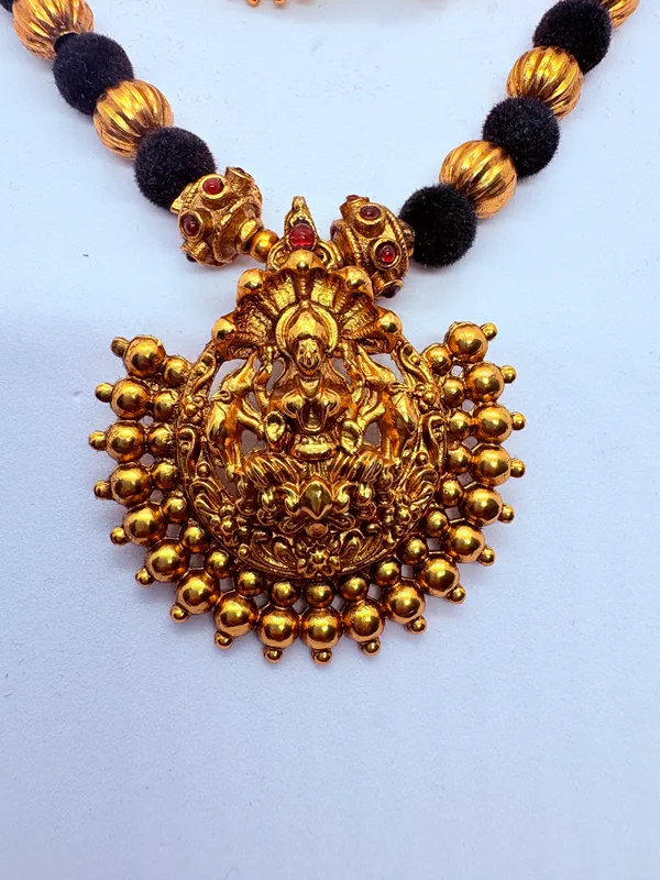 ALPIFY_–_Divine_Lakshmi_Black_Gold_Necklace