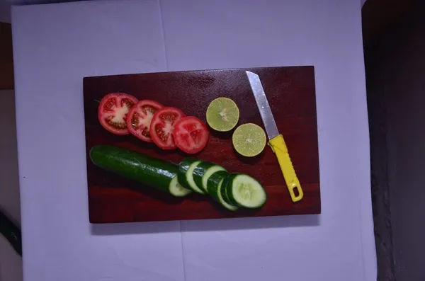 Brown_Wooden_Cutting_Board_Solid_Acacia_Wood,_Single_Piece,_Reversible_Food_Safe_Chopping_Board_For_Meat,_Vegetables,_Bread_&_Cheese_Food_Safe,_No_Dyes,_No_Polish_(Classic_Chopping_Board