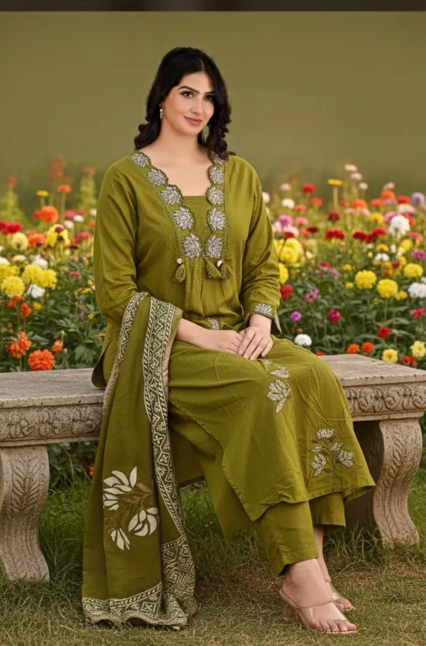 Green_Cotton_Embroidered_3-Piece_Suit_Set_For_Women