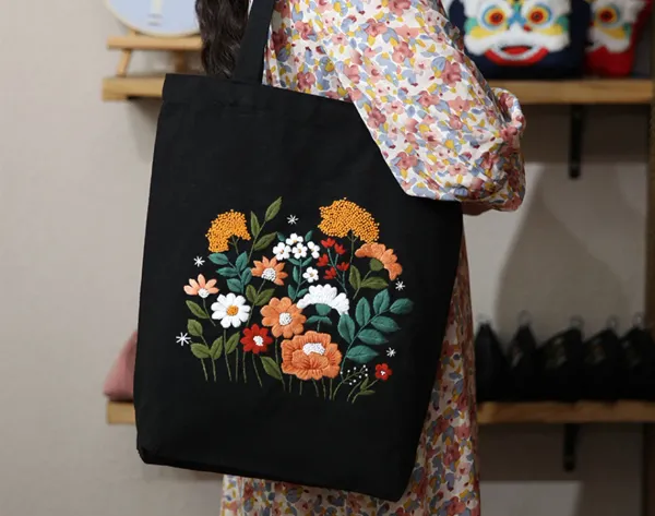 Tote_Bag_Versatile_Unisex_Canvas_Tote_Bag_for_Casual,_College,_Travel:_Stylish