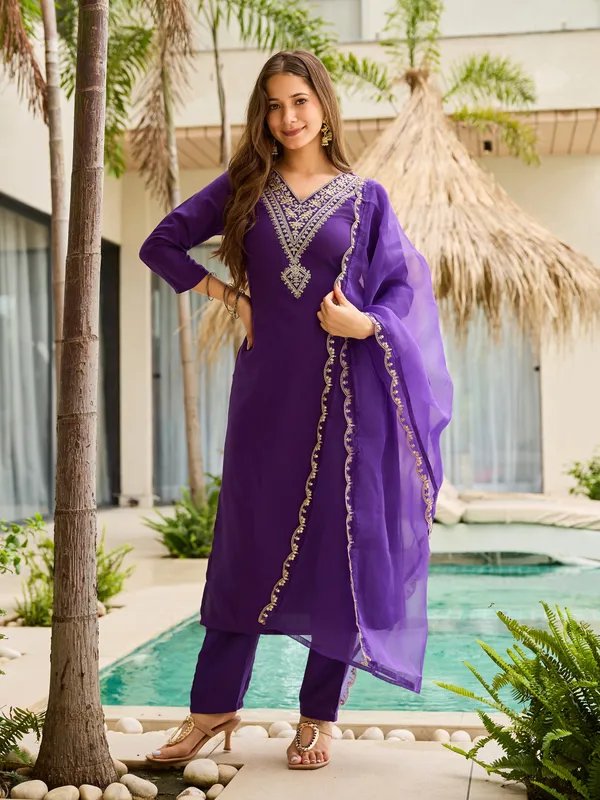 Violate_Rayon_Slub_Embroidered_Kurta_Set_With_Organza_Dupatta_For_Women