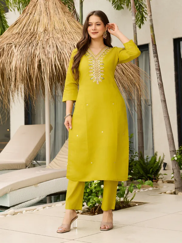 Yellow_Viscose_Embroidered_Kurta_Set_With_Taby_Dupatta_For_Women