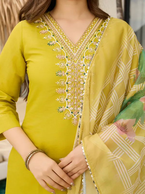 Yellow_Viscose_Embroidered_Kurta_Set_With_Taby_Dupatta_For_Women