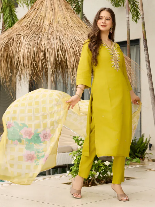 Yellow_Viscose_Embroidered_Kurta_Set_With_Taby_Dupatta_For_Women