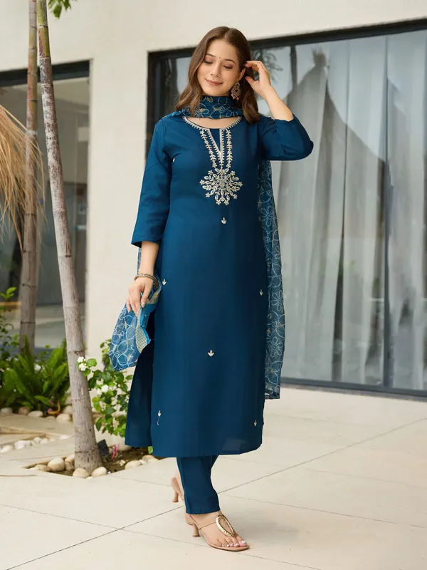 Petrol_Rayon_Embroidered_Kurta_Set_With_Organza_Dupatta_For_Women
