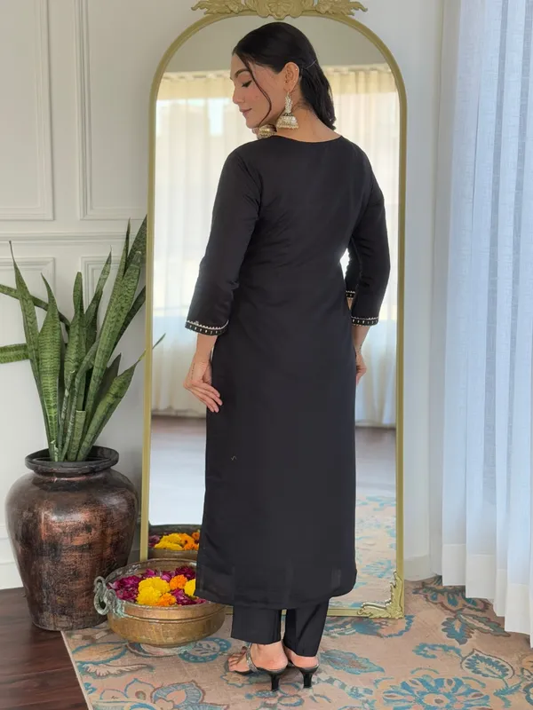 Black_Rayon_Embroidered_Kurta_Set_With_Taby_Dupatta_For_Women