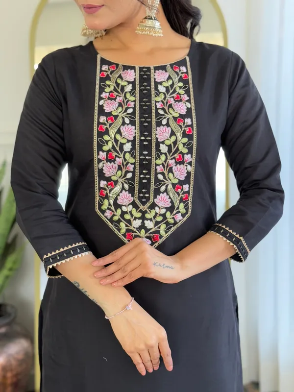 Black_Rayon_Embroidered_Kurta_Set_With_Taby_Dupatta_For_Women