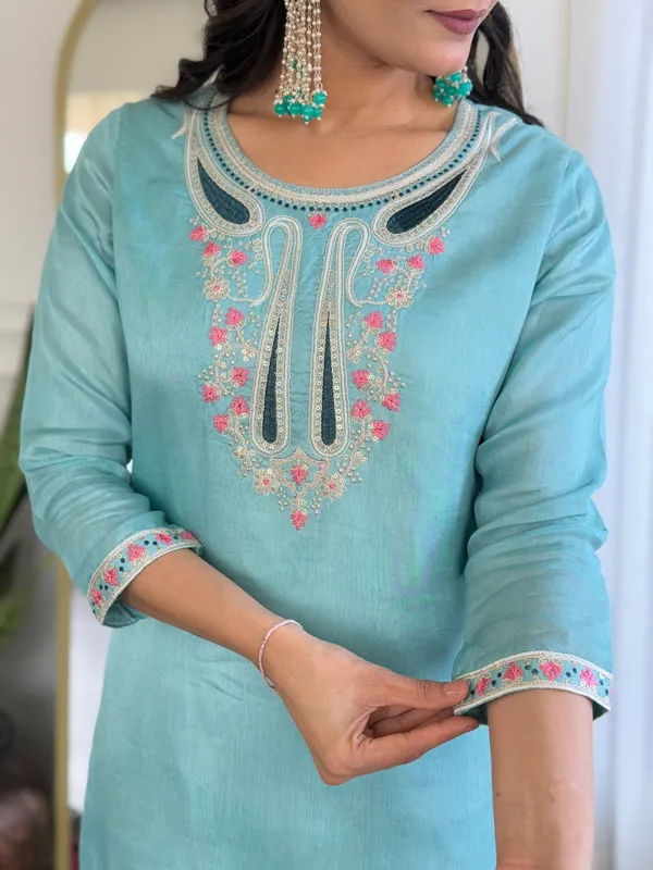 Turquoise_Viscose_Embroidered_Kurta_Set_With_Organza_Dupatta_For_Women