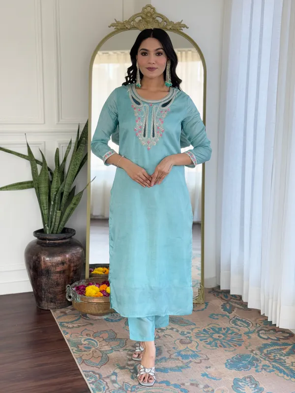 Turquoise_Viscose_Embroidered_Kurta_Set_With_Organza_Dupatta_For_Women