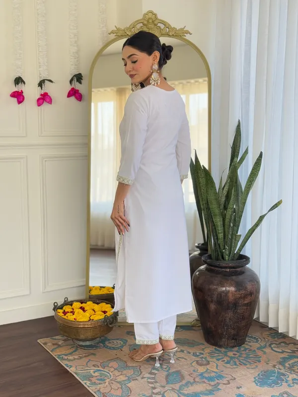 White_Viscose_Embroidered_Kurta_Set_With_Taby_Dupatta_For_Women