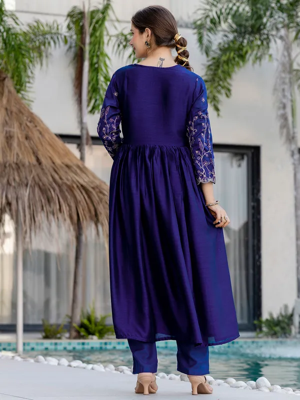 Blue_Vichitra_Silk_Embroidered_Kurta_Set_With_Vichitra_Silk_Dupatta_For_Women
