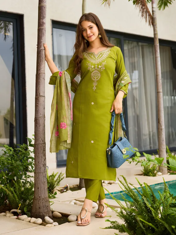 Lime_Green_Viscose_Embroidered_Kurta_Set_With_Jacquard_Dupatta_For_Women