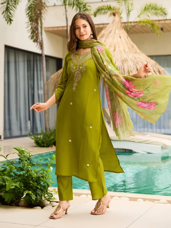 Lime_Green_Viscose_Embroidered_Kurta_Set_With_Jacquard_Dupatta_For_Women