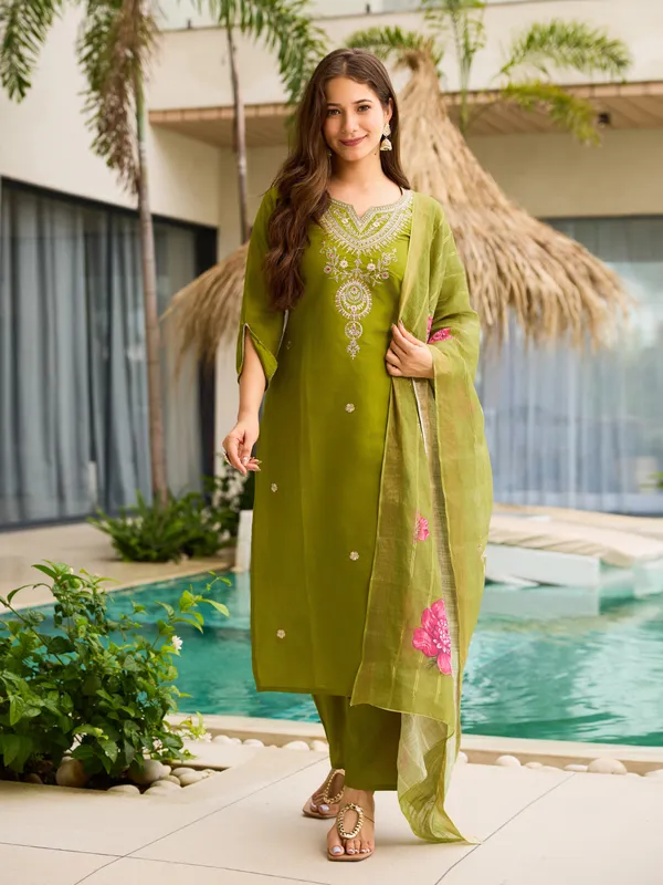 Lime_Green_Viscose_Embroidered_Kurta_Set_With_Jacquard_Dupatta_For_Women