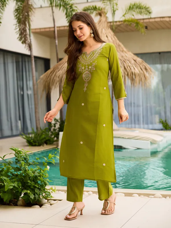 Lime_Green_Viscose_Embroidered_Kurta_Set_With_Jacquard_Dupatta_For_Women