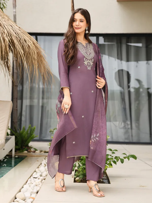 Purple_Viscose_Embroidered_Kurta_Set_With_Jacquard_Dupatta_For_Women