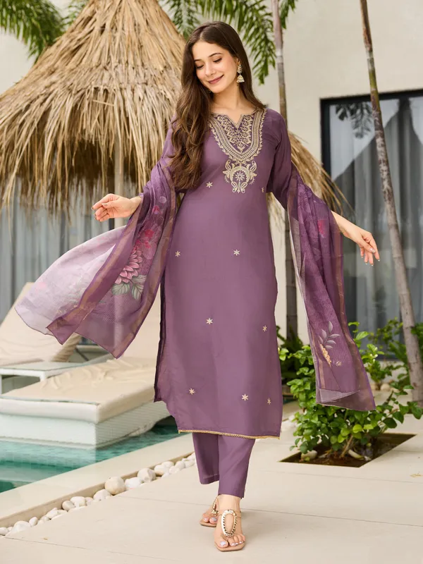 Purple_Viscose_Embroidered_Kurta_Set_With_Jacquard_Dupatta_For_Women