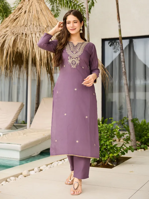 Purple_Viscose_Embroidered_Kurta_Set_With_Jacquard_Dupatta_For_Women