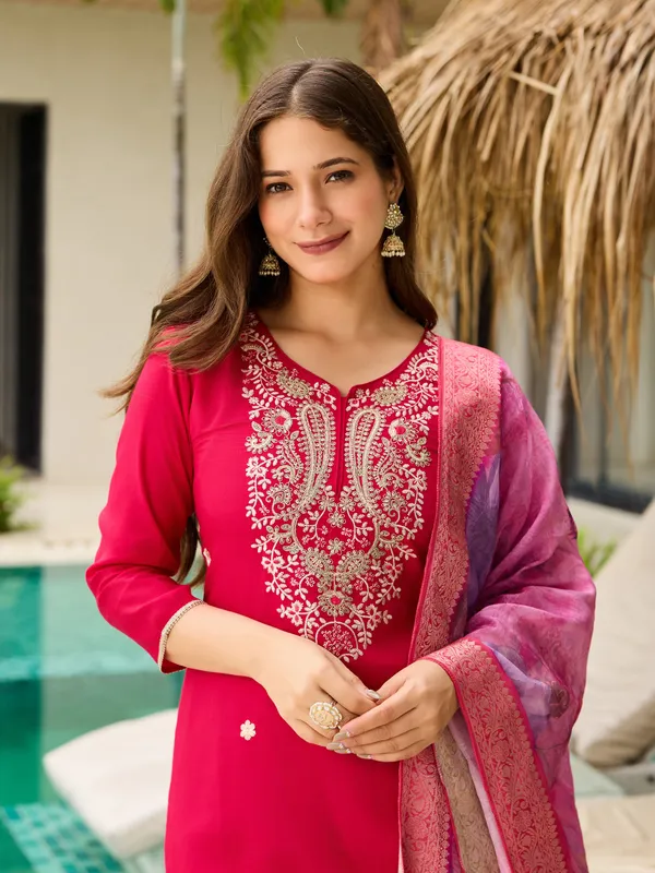 Rani_Viscose_Embroidered_Kurta_Set_With_Jacquard_Dupatta_For_Women