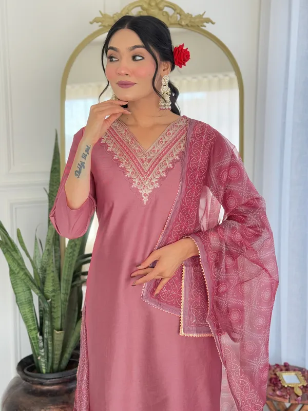 Gajri_Rayon_Embroidered_Kurta_Set_With_Taby_Dupatta_For_Women