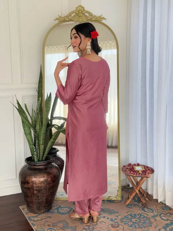 Gajri_Rayon_Embroidered_Kurta_Set_With_Taby_Dupatta_For_Women