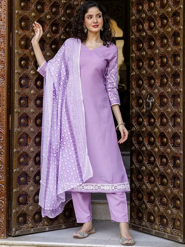 Lavender_Rayon_Embroidered_Kurta_Set_With_Taby_Dupatta_For_Women