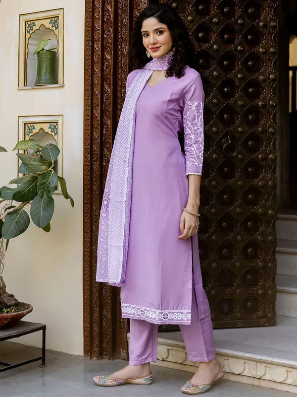 Lavender_Rayon_Embroidered_Kurta_Set_With_Taby_Dupatta_For_Women