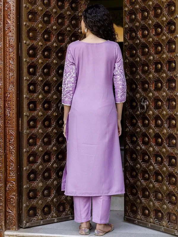 Lavender_Rayon_Embroidered_Kurta_Set_With_Taby_Dupatta_For_Women