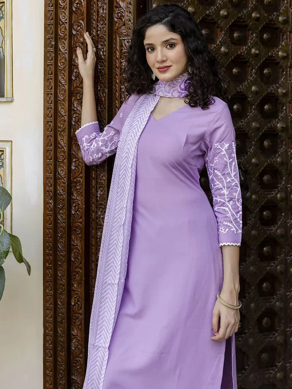 Lavender_Rayon_Embroidered_Kurta_Set_With_Taby_Dupatta_For_Women