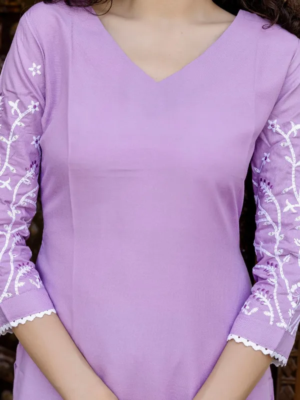 Lavender_Rayon_Embroidered_Kurta_Set_With_Taby_Dupatta_For_Women