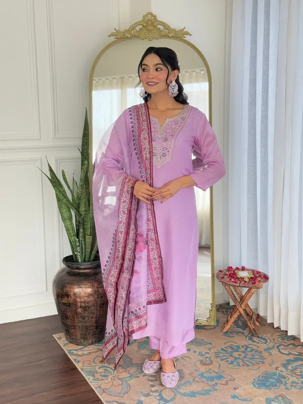 Lavender_Rayon_Embroidered_Kurta_Set_With_Taby_Dupatta_For_Women