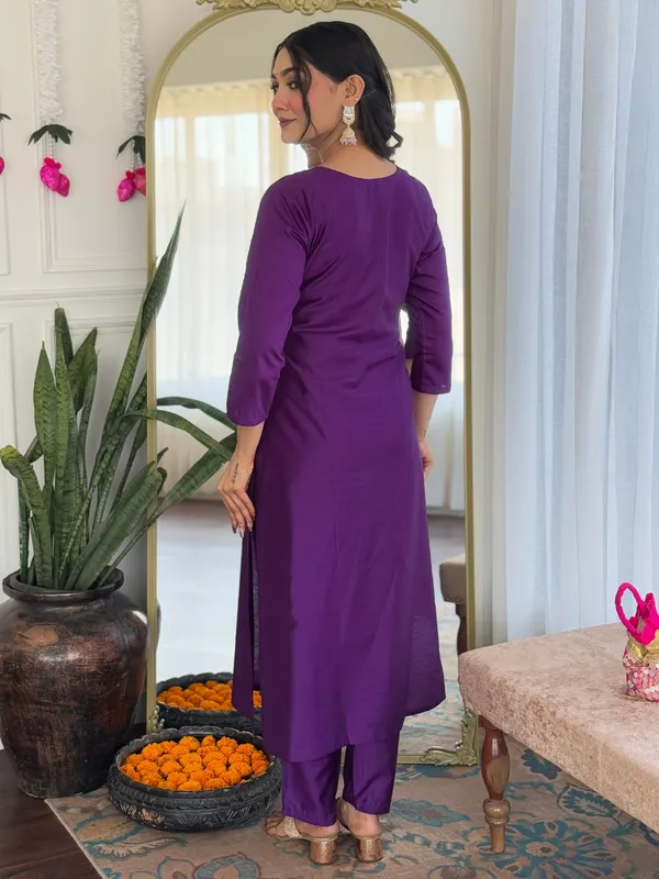 Purple_Rayon_Embroidered_Kurta_Set_With_Taby_Dupatta_For_Women