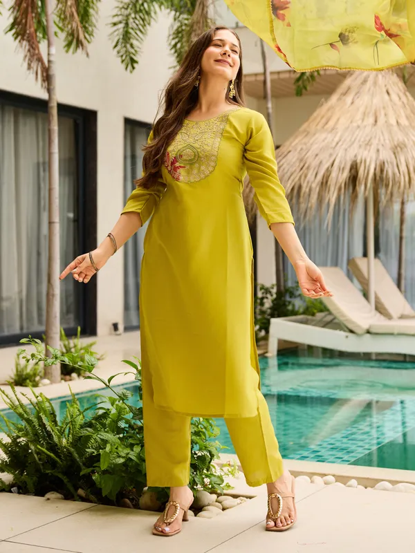Lime_Yellow_Rayon_Embroidered_Kurta_Set_With_Taby_Dupatta_For_Women