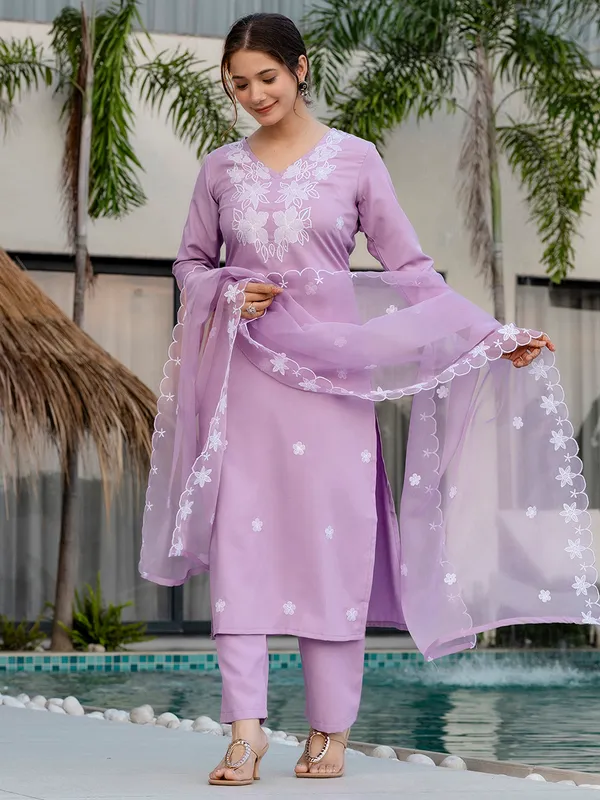 Lavender_Rayon_Embroidered_Kurta_Set_With_Organza_Dupatta_For_Women