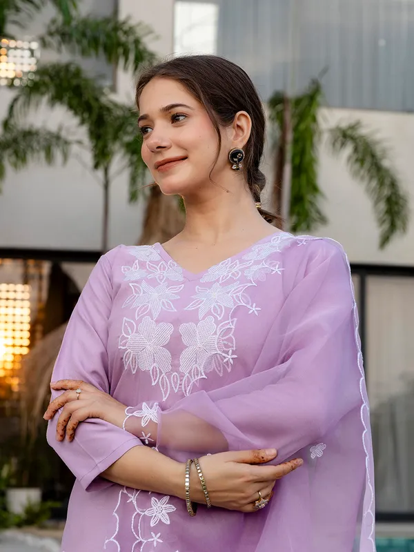 Lavender_Rayon_Embroidered_Kurta_Set_With_Organza_Dupatta_For_Women