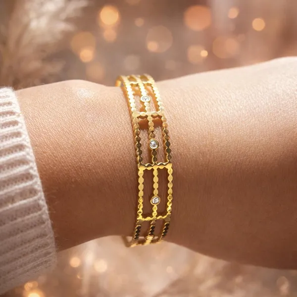 Black_Alloy_And_Brass_Gold_Stainless_Steel_Premium_Bracelet_For_Women
