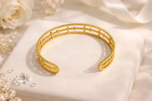 Black_Alloy_And_Brass_Gold_Stainless_Steel_Premium_Bracelet_For_Women