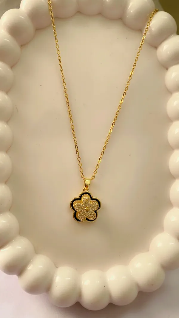 Black_Four-_Petal_Clover,Anti_Tarnish_Premium_Chain_For_Women