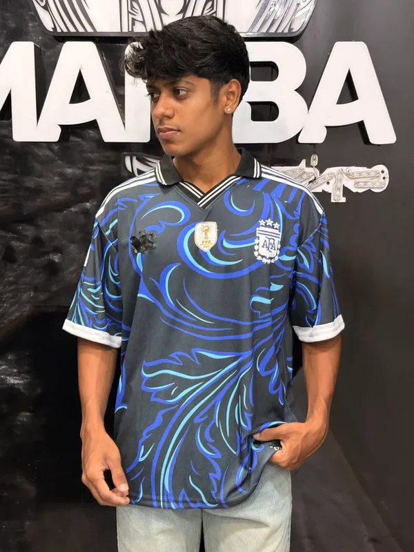 Argentina_Black_Special_Edition_Football_Jersey_–_Messi_